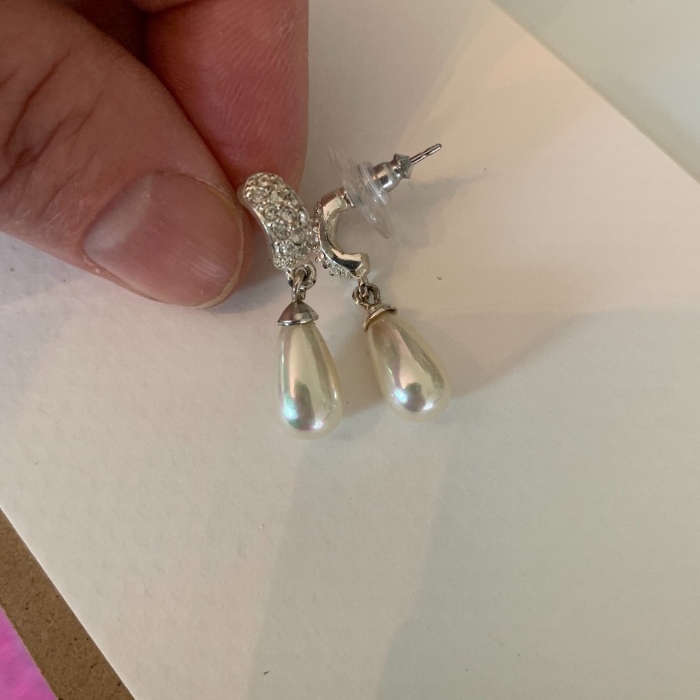Beautiful Pearl & Rhinestone Drop Earring